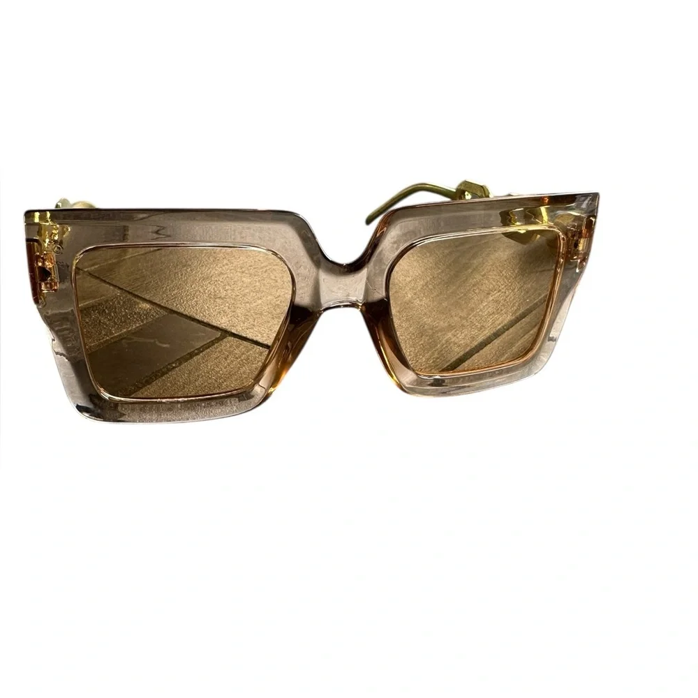 Light Tan and Gold Fashion Sunglasses with FLAW